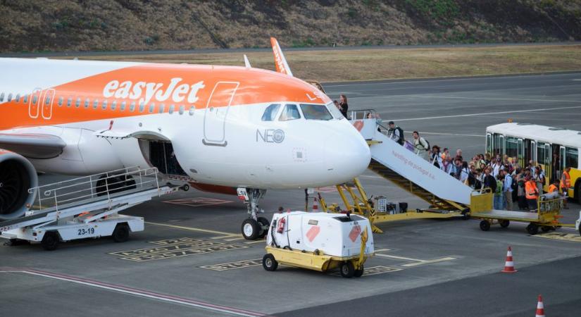 Halott nagymamájukkal együtt szállhattak fel az easyJet gépére, akiről azt mondták, csak rosszul van