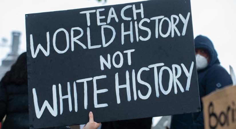 Megdöbbentő adatok: így szorítják vissza a fehér férfiakat a munkaerőpiacon