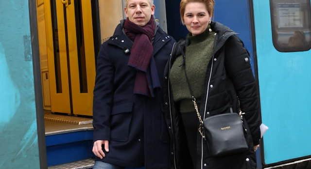 Magyar Péter vonattal indult Szegedre, bocsánatkérésre szólította fel Lázár Jánost