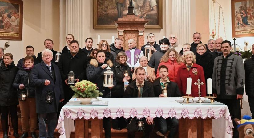 Idén is megérkezett a békeláng Héregre, vasárnap Tatabányára jön