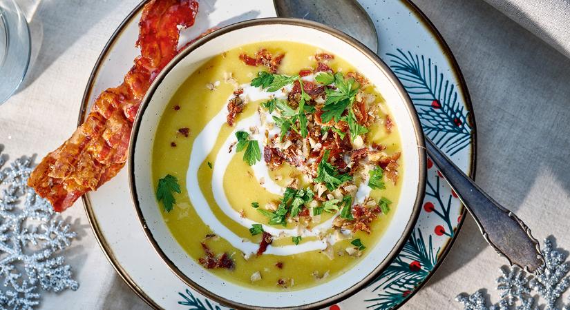 Gyömbéres sárgaborsó-krémleves pirított baconnel és dióval