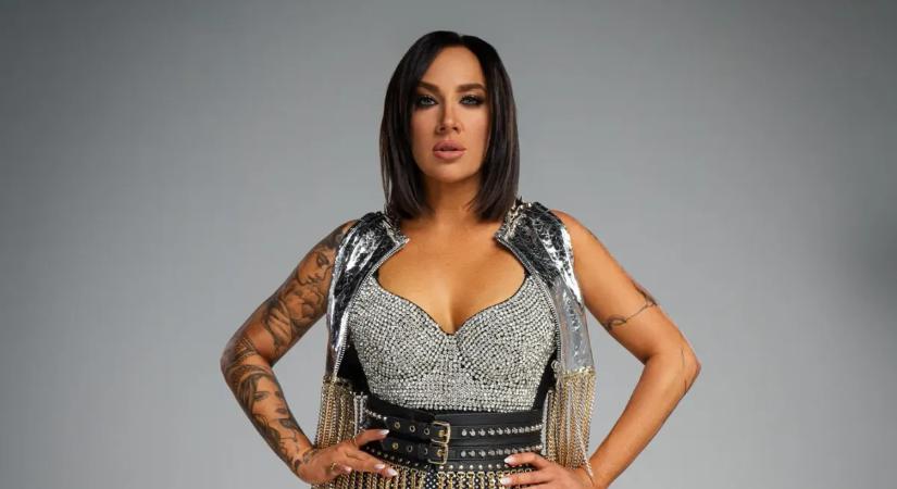 Tóth Gabi is beszabadult a mörcsbe: szerinted melyik pólót vette meg?