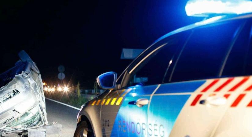 Káosz az M7-esen: összetört autók és szirénázó autók lepték el a sztrádát