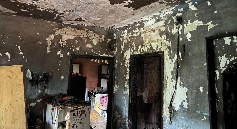 Tragédia Murakeresztúron! Leégett a család háza, gyűjtéssel segítenék őket