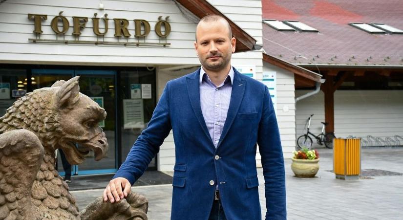 Ezerrel dolgoznak a gyógytóért, a vendégekért – a felújítás idején sem zár be a Tófürdő