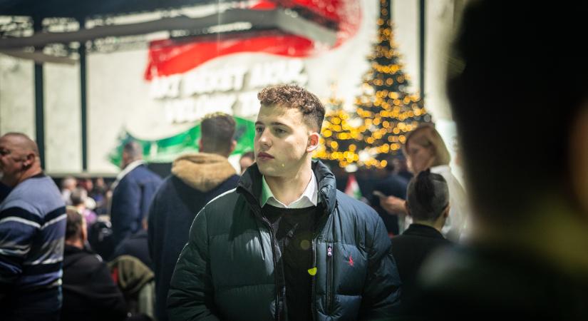 Sztárok a tömegben: ismert arcok a szegedi Háborúellenes Gyűlésen - Fotó