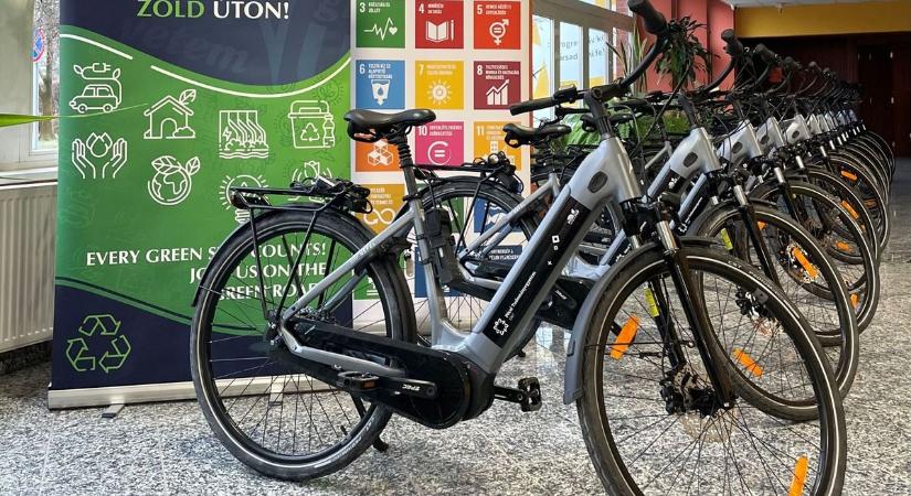 Nem autó, nem roller – új kerékpáros megoldással kísérletezik a PTE