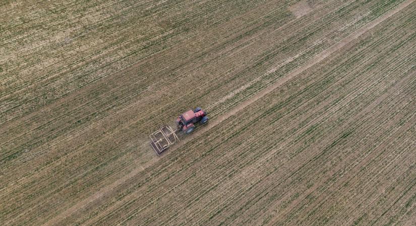 Váratlan törvénymódosítással karácsonyra megnyitják a termőföldpiacot a pénzügyi befektetők előtt