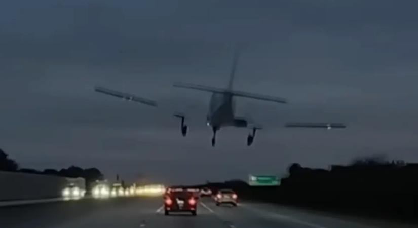 Ezt add be a biztosítónak! Repülőgéppel ütközött az autópályán ez a Toyota!