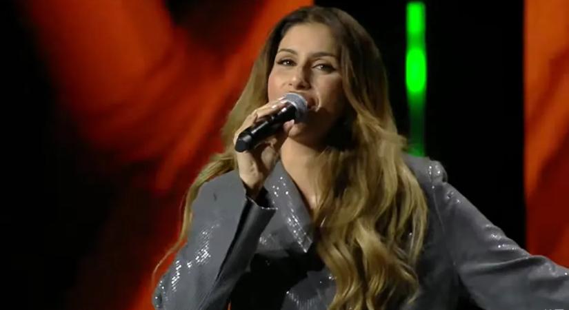 Hidegrázós: Radics Gigi és Curtis karácsonyi dallal szántotta fel a színpadot