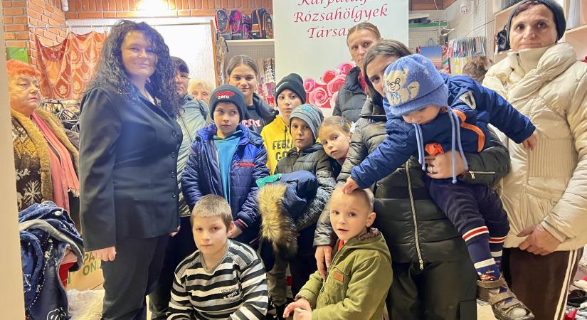 Figyelmesség a hideg hónapokra – ismét segített a Rózsahölgyek Társasága