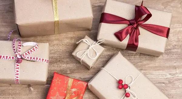 Ajándékokkal kedveskedtek az Onkológiai és az Újszülött Osztálynak