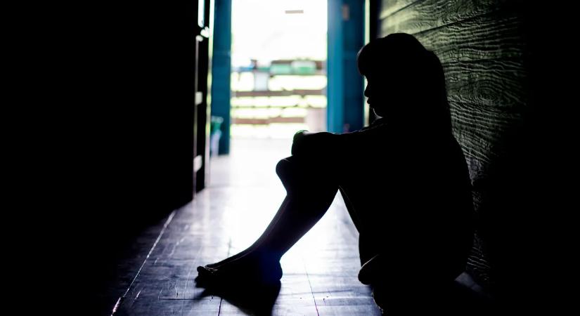 „Mindennap rettegtem, hogy meghalok, anyám beteges tette után - bedrogozott és álmomban leborotválta a hajam”