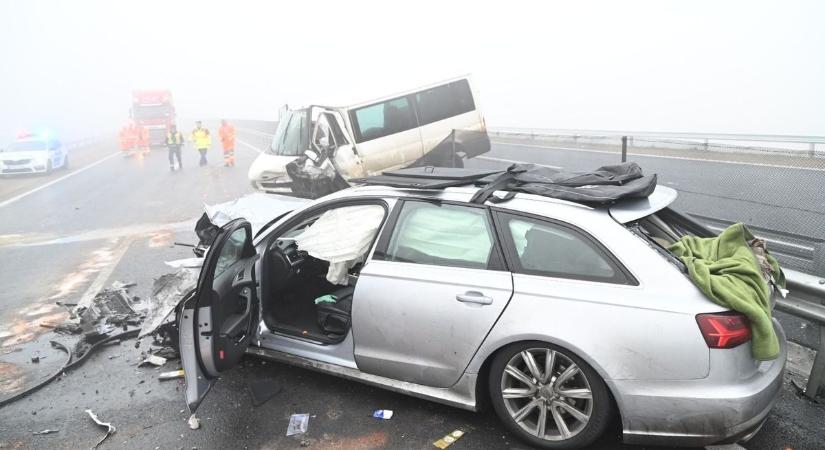 A semmiből jött a becsapódás, ennyit látott a kisbusz hazafelé tartó sofőrje a 4-esen