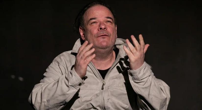 Ennyi virágot ritkán látni temetésen - szívszorító, ahogy kinéz Kálloy Molnár Péter sírja