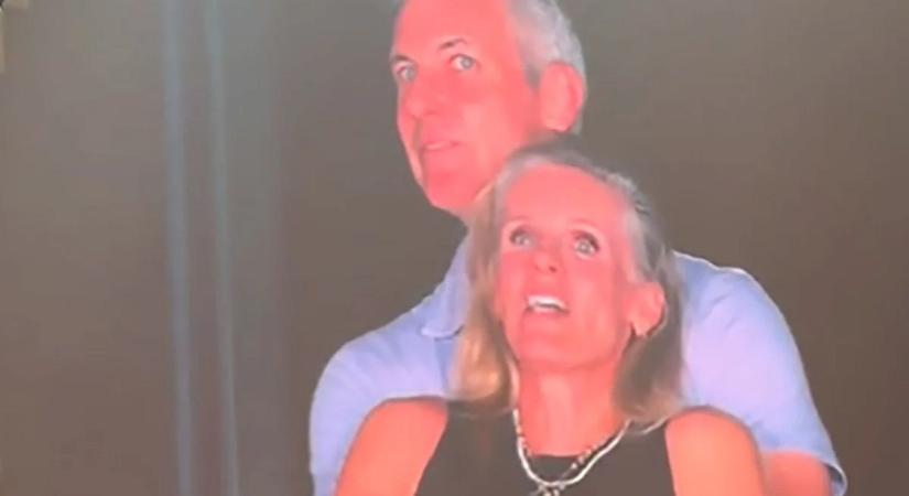 A csókkamera romba döntötte az életét: reménytelenül keres állást a HR igazgató