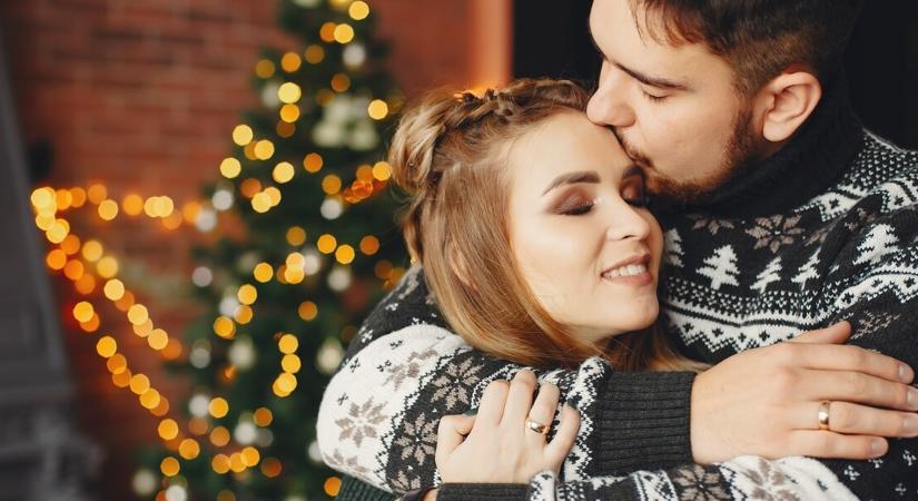 Heti szerelmi horoszkóp – 2025. december 22-28.: Kinek hoz gyűrűt a Jézuska, és kinél borul a bili a bejgli felett?