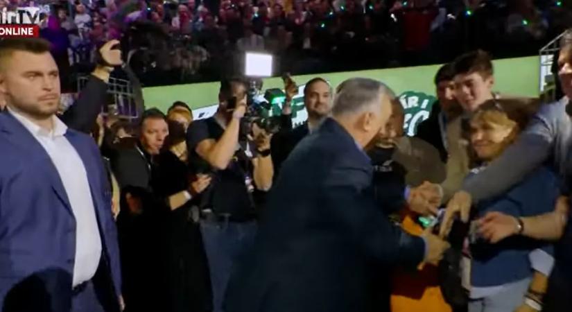Orbán Viktor emelte a tétet: nem hiszed el, milyen zenére vonult be