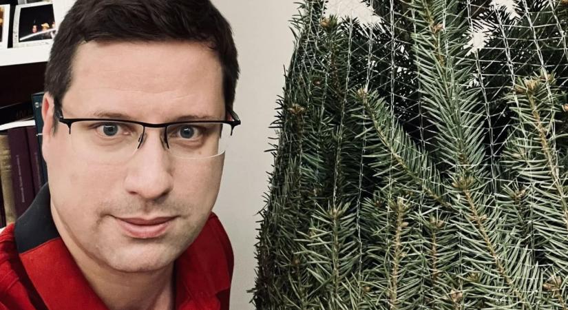 Nem árulják el Orbánék minisztériumai, hogy kapnak-e év végi jutalmat a vezetők és a dolgozók