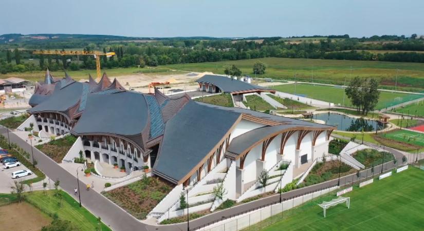 Még mindig titok, ki volt a sztárfellépő Mészáros Lőrincék céges buliján
