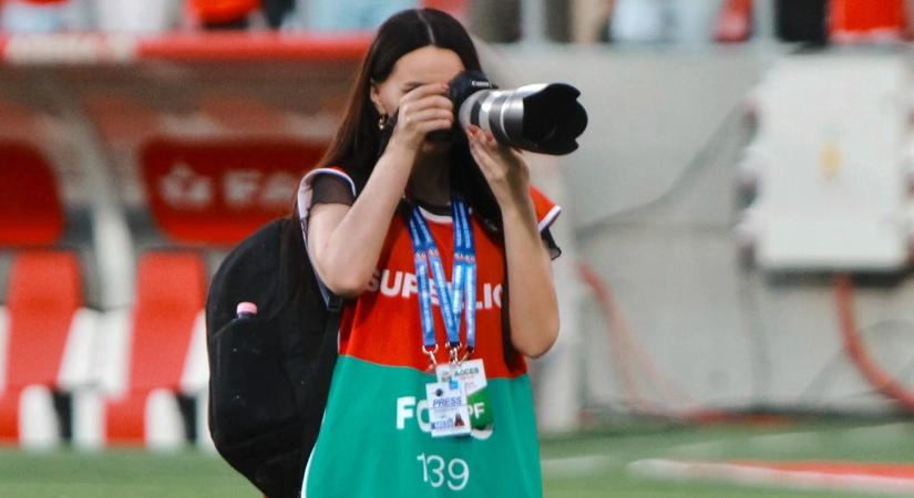 Egy fiatal fotóriporter lezuhant a nagyváradi Cicero-tömbház hetedik emeletéről