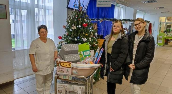 Diákok segítettek a Hatvani Kórháznak 