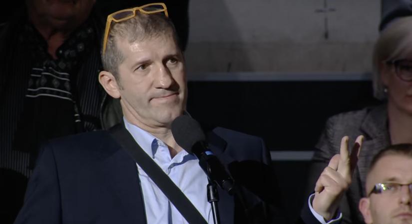 „Miért hazudtok a gyerekekről?” – szegezte Orbánnak a kérdést egy tiszás a DPK gyűlésen