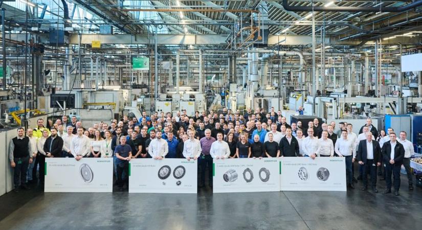 Többszörös termékjubileumot ünnepelt a szombathelyi Schaeffler forgácsolás területe