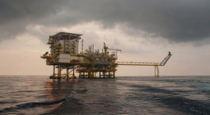 Ukrajna azt állítja, hogy orosz olajfúrótornyot és járőrhajót talált el a Kaszpi-tengeren