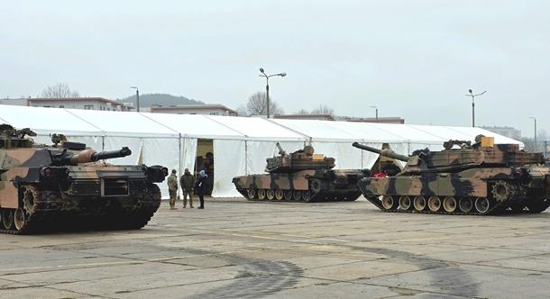 Ausztrália átadta Ukrajnának az utolsó Abrams harckocsikat