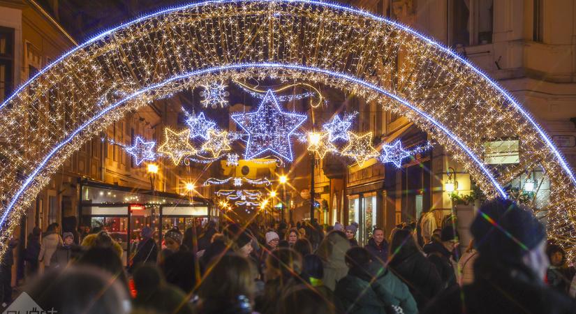Adventi forgatag és koncertek a Széchenyi téren