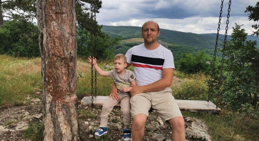 Hunor megtette élete első 5 lépését, a sok milliós gyógykezelésre gyűjt a város