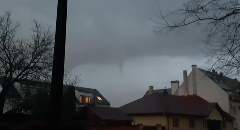 Egerben tombolt a természet: az év első szupercella jégesővel és hatalmas viharokkal érkezett