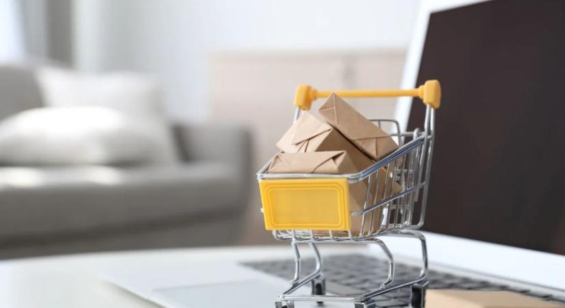 Karácsonyi webshop-hajrá: özönlenek a rendelések, de egyre kevesebbet költünk