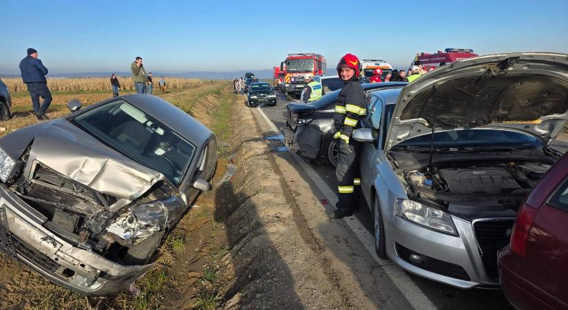 Tömegbaleset Dálnok környékén – Kiskorú is van a sérültek között
