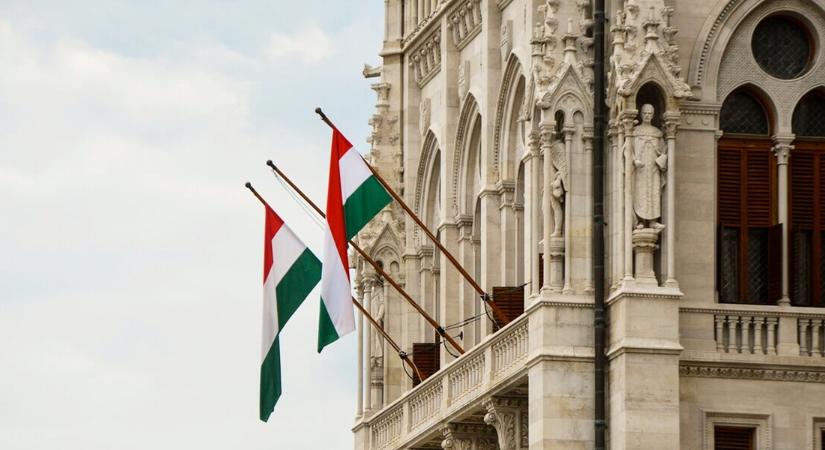 Megnyílt az Országház kapuja: 800 gyermek vette át az uralmat a Parlamentben – Még egy űrhajós is felbukkant!