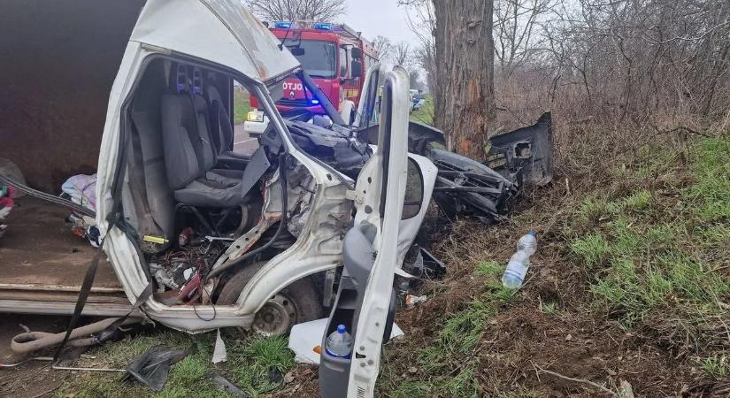 Sokkoló fotók a Kál és Erdőtelek között történt balesetről – képgalériával