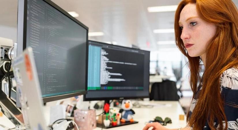 Ez lehet a jövő: mindenki mellett ott figyelhet az AI