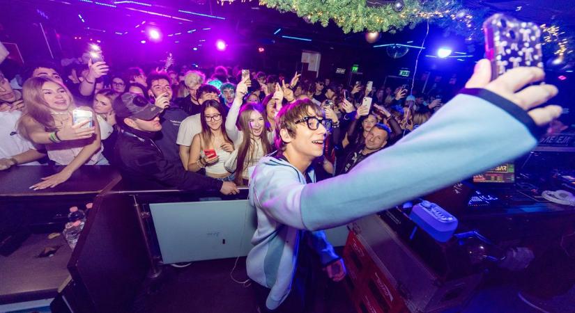 Odaszúrt utálóinak Mollywood – interjút adott lapunknak a fiatal raptehetség – videó