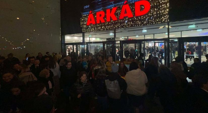 Tűzriadó volt a szegedi Árkádban, tévesen