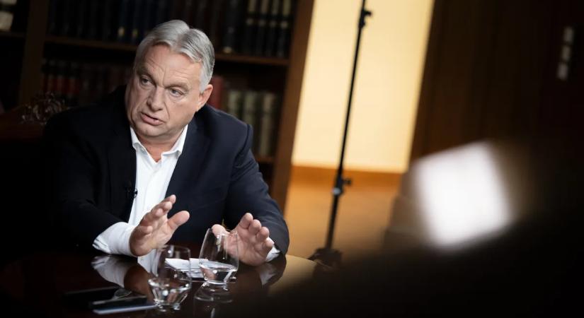 Eddig nem látott fotókat mutatott Orbán Viktor a Háborúellenes Gyűlésről
