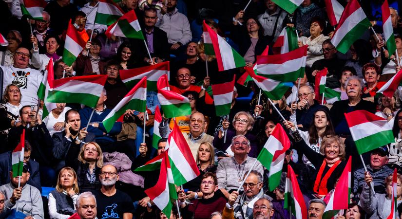 „Na ezért baj, hogy nincsen már sárgaház” – utoljára csapott össze idén Orbán Viktor és Magyar Péter