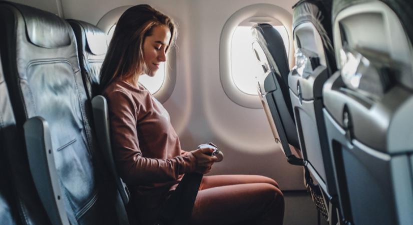 Soha ne viseld ezt a 4 ruhadarabot a repülőgépen: veszélynek teszed ki magad