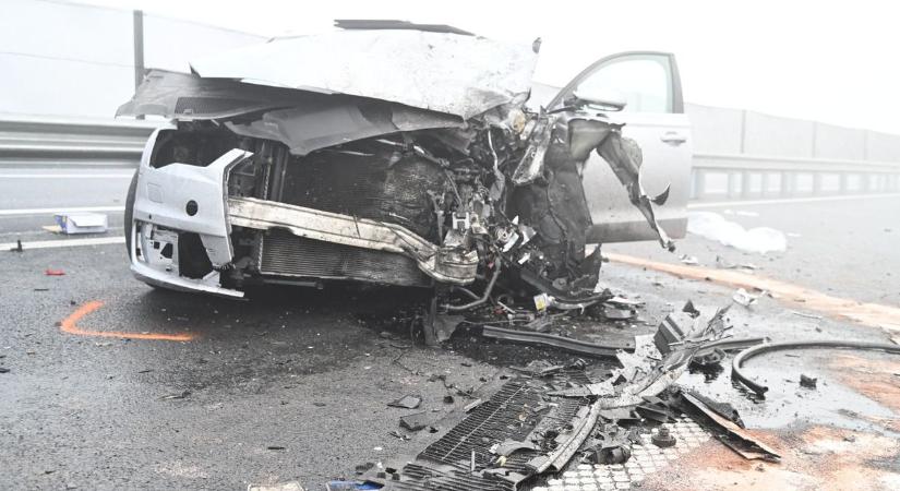 Többen, köztük egy gyermek is súlyosan megsérült a brutális miklósi balesetben – itt a mentők válasza