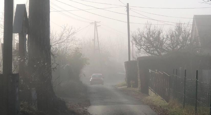 Autósok figyelem! Figyelmeztetést adott ki Zalára a meteorológiai szolgálat: sűrű köd és ónos szitálás várható