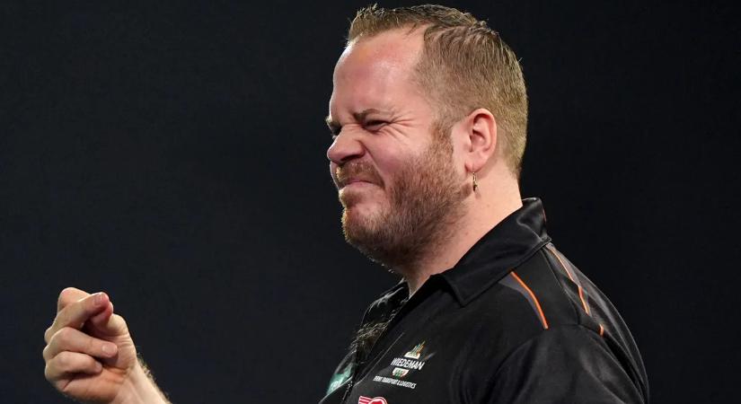 Van Duijvenbode és Chisnall is kiesett a darts-vb második fordulójában