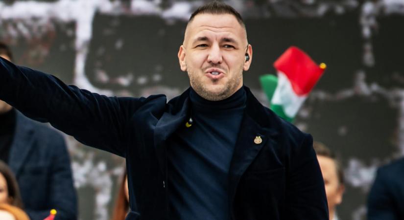 Pezsgő, kaviár, kurvák – rappelte Curtis 14-15 éves gyerekeknek a Puskás Akadémia karácsonyi buliján