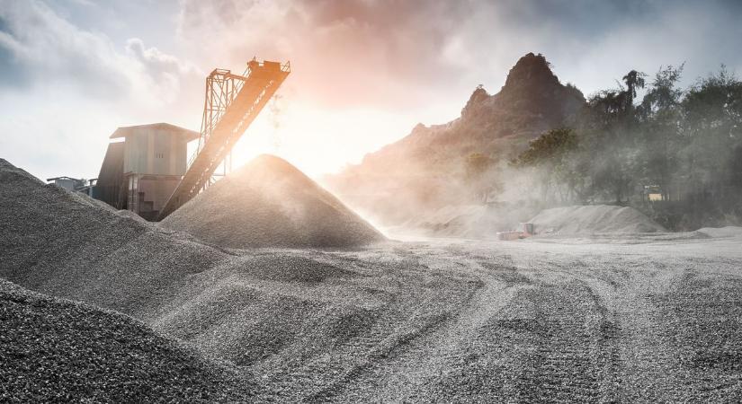 Búsulnak a románok, a magyaroké lett a hatalmas erdélyi bánya: Kína mostantól házhoz viszi az elektromos autókat – a nemzetközi gazdaság legolvasottabb cikkei augusztusban