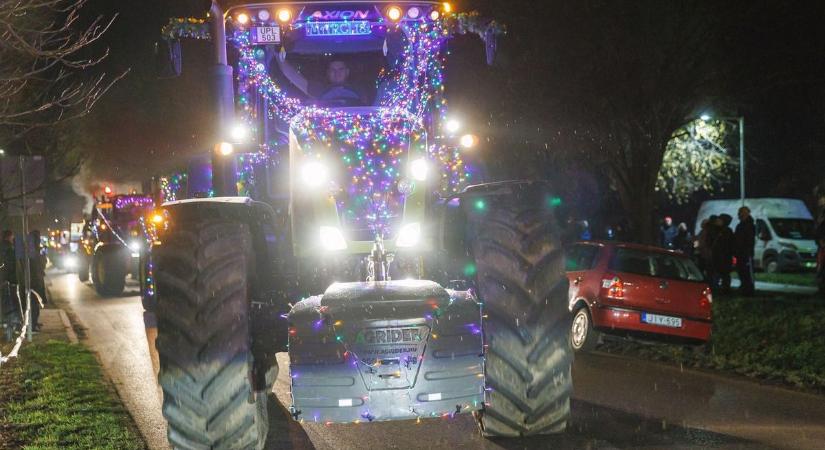 Erre a településre traktorral érkezik a Jézuska