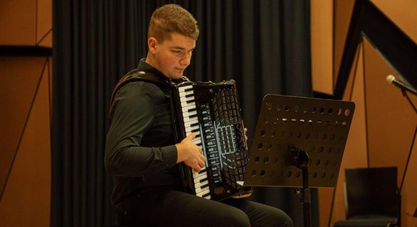 Októberi koncertpillanatok a Pécsi Harmonika Fesztivál színpadáról